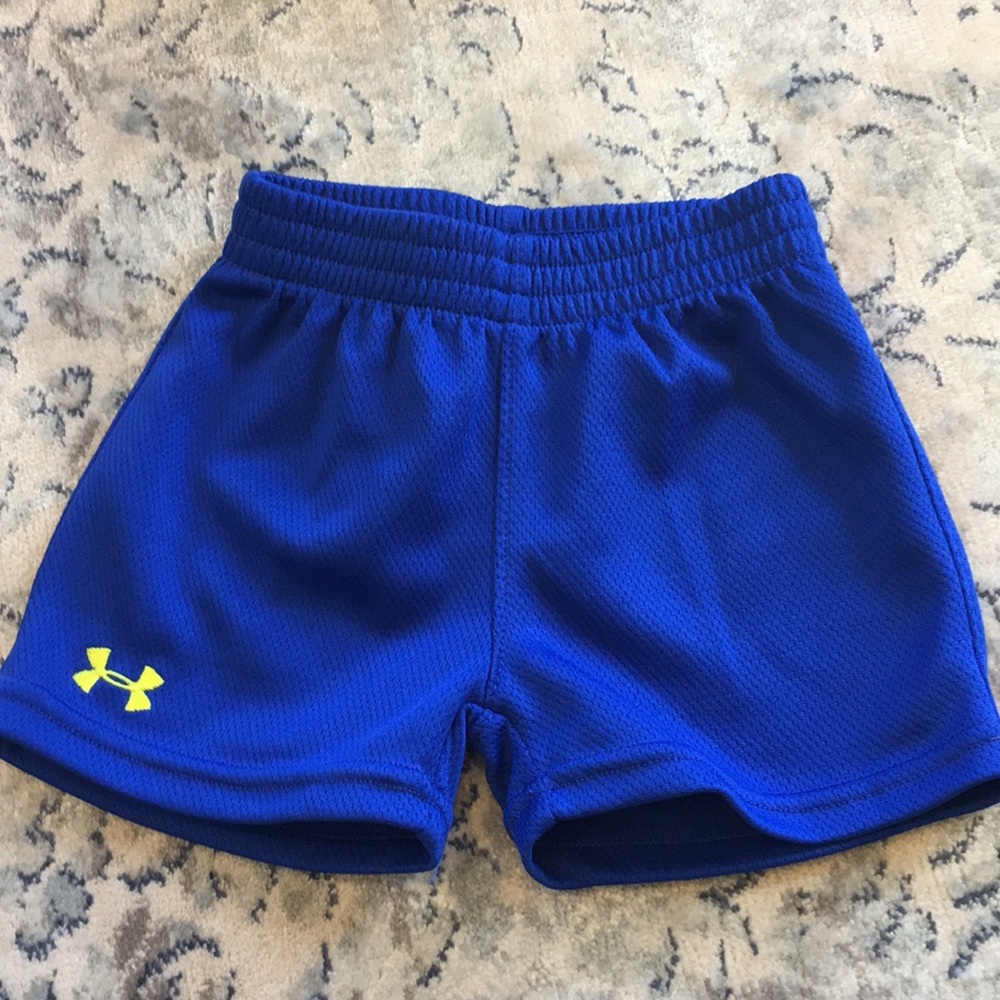 🎾Under Armour kids shorts🎾